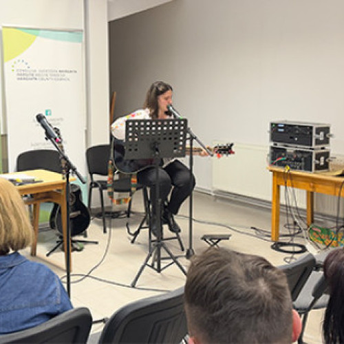Eveniment artistic de muzica folk la Biblioteca Judeteana &quot;Kajoni Janos&quot;
