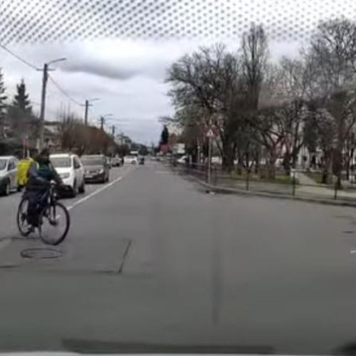 Incident rutier riscant în Cluj-Napoca: un livrator a pus în pericol viața altora