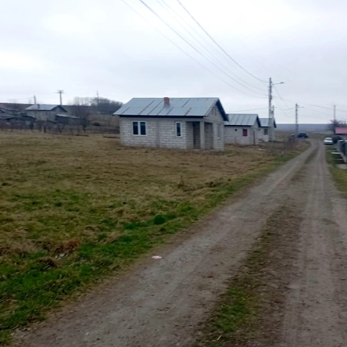 Pipera, cartierul bogatilor din Bucuresti, are un corespondent dramatic in Radauti-Prut