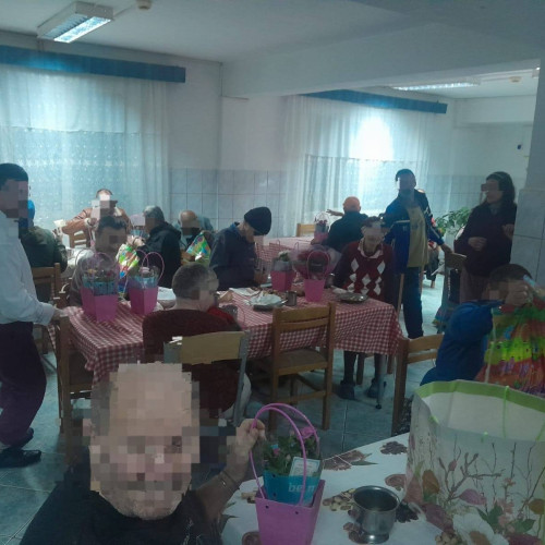 Oameni uitati primesc bucurie de la Biserica Pacea