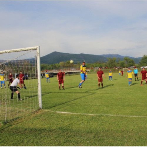 Partidele din Liga a V-a se dispută duminică, cu meciuri de fotbal interesante
