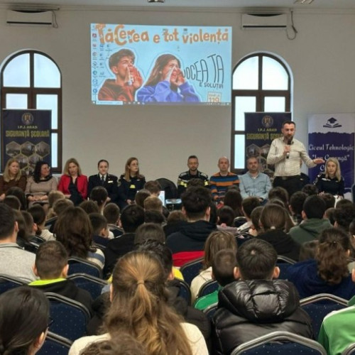 Activități preventive ale poliției la Liceul Tehnologic "Ion Creangă" din Curtici