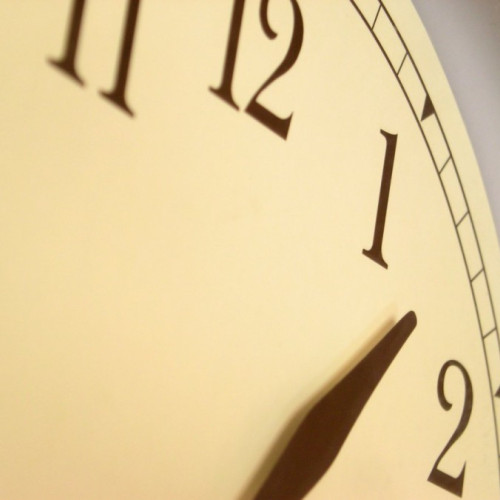 România trece la ora de vară în 2025