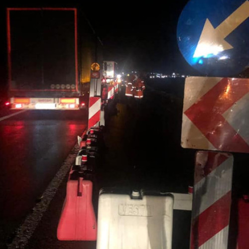 Traficul rutier afectat pe DN 7 în Brezoi din cauza căderilor de pietre
