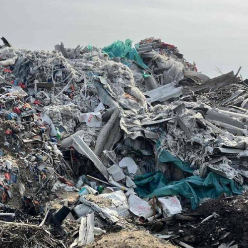 Societate din Vrancea prinsă că amestecă deșeuri periculoase