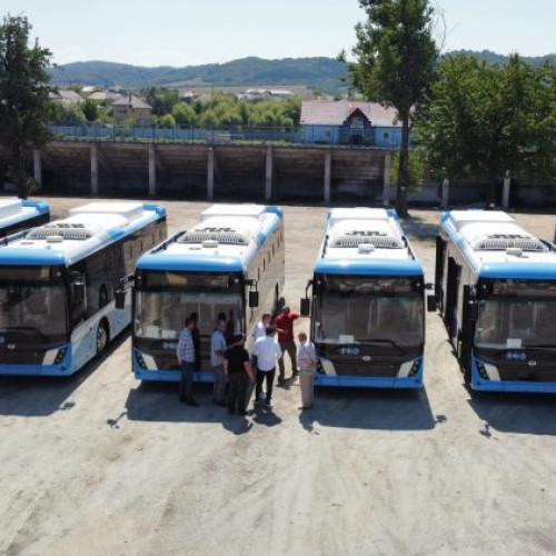 Autobuzele electrice incep sa circule la Targu Lapus