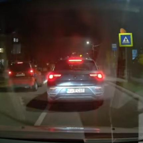 Incident periculos în Cluj-Napoca: Doi șoferi ignoră regulile rutiere