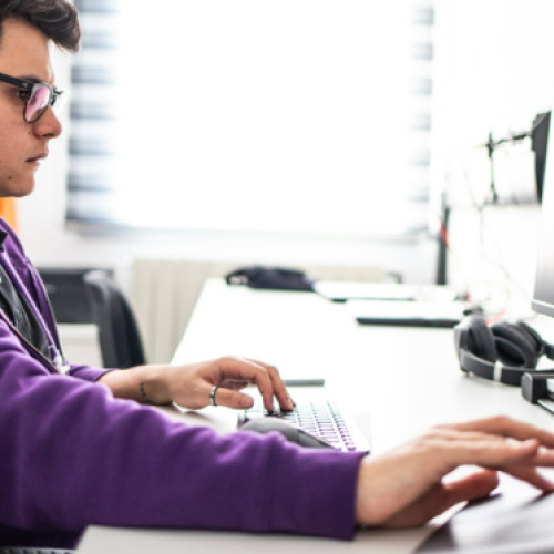 Întrebarea unui tânăr student stârnește discuții despre carierele în IT