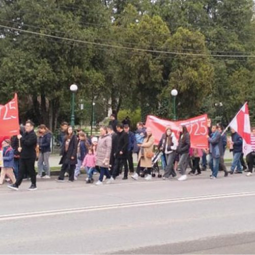 Peste 700 de persoane au participat la "Marșul pentru viață" în Vălenii de Munte