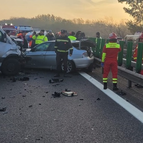 Accident rutier în urma coliziunii a mai multor autovehicule