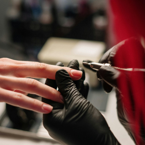 Freza pentru unghii: Un instrument indispensabil în manichiură