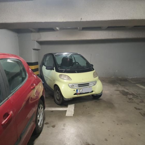 Sofer clujean parcat discutabil într-o parcare subterană