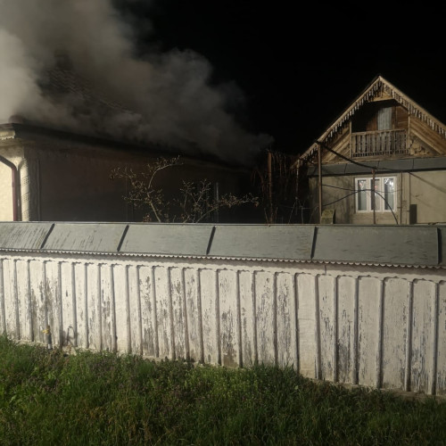 Pompierii intervin la mai multe incendii în județul Neamț