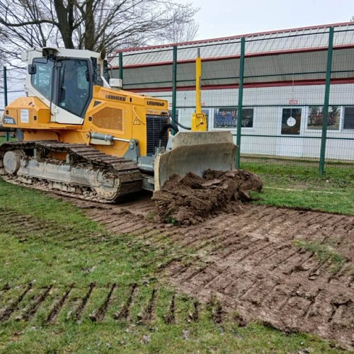 Lucrări de amenajare a terenurilor de fotbal la Bucsani și Puntea de Greci