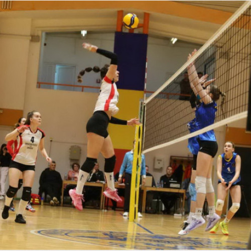 CSU Oradea învinge CSM Corona Brașov în două meciuri de volei feminin