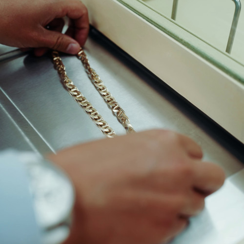 BSG Amanet &amp; Exchange, lider pe piața de amanet din România