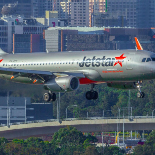 Zborul Bali-Melbourne întors din drum din cauza unui pasager turbulent