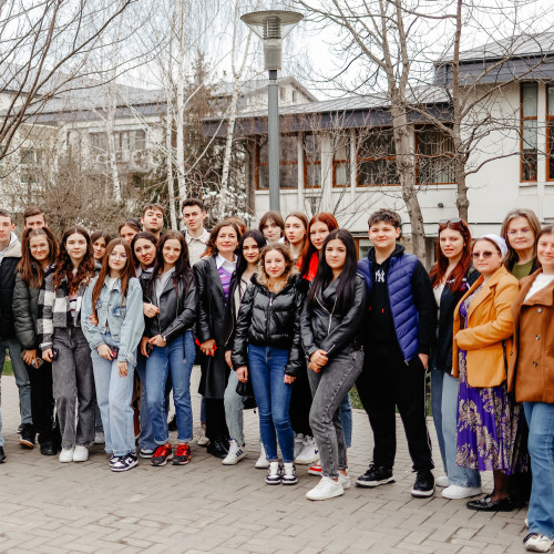 Patru elevi din Botoșani, premiați la concursul "Student pentru o zi"