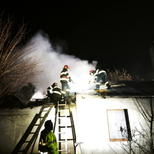 Incendiu la Slobozia Conachi: Vecinul a intervenit la timp