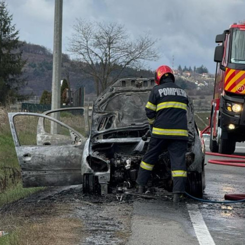 Pompierii clujeni sting un incendiu la intrarea în Văcluce