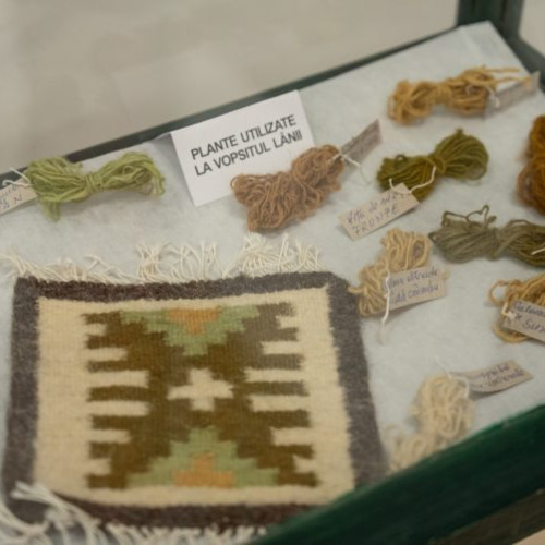 Expoziție de covoare tradiționale la Muzeul Maramureșan