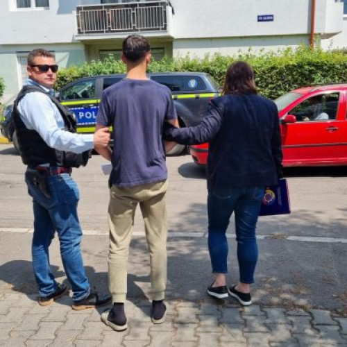 Bărbat reținut pentru vandalizarea mașinilor în Siret