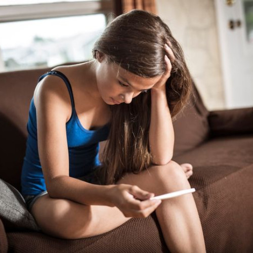 O elevă de 15 ani din Botoșani a descoperit că este însărcinată