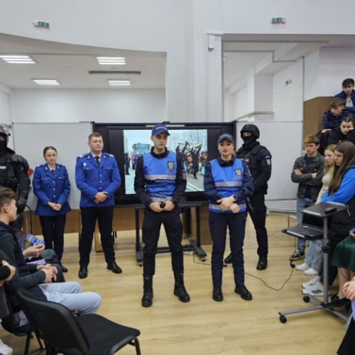 Elevii din Saveni au participat la un eveniment pe tema Jandarmeriei Române
