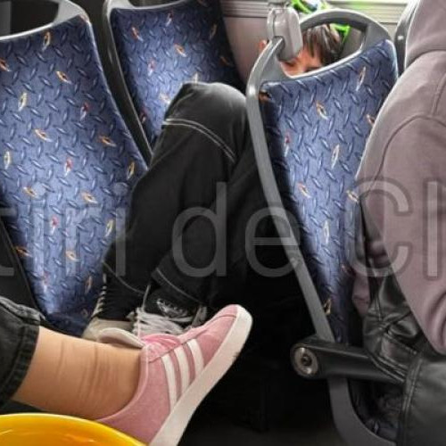 Adolescenți nepoliticoși în autobuzul din Cluj-Napoca
