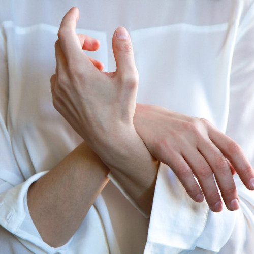 Pielea cu aspect de capsună: cum o poți preveni și trata