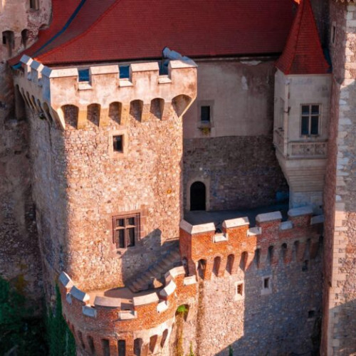 Castelul Corvinilor din Hunedoara trece la programul de vară