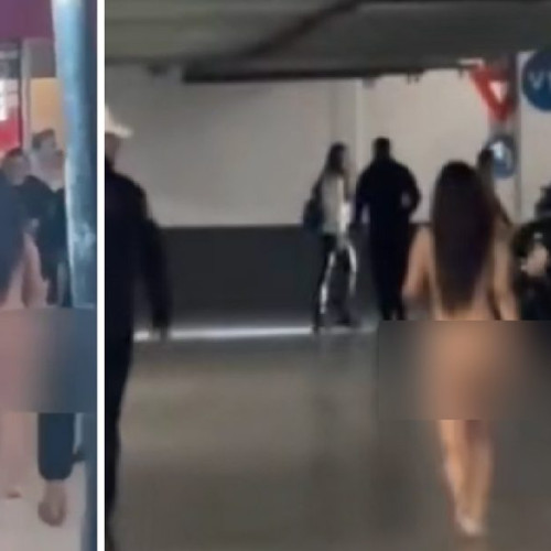 Tânără surprinsă goală în parcarea unui mall