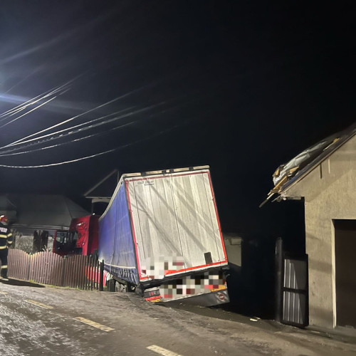 Accident rutier pe DN 15B, la Dolhesti