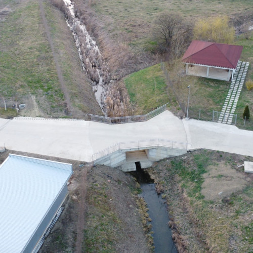 Prefectul de Botoșani acuză construcția ilegală a unui pod de către om de afaceri