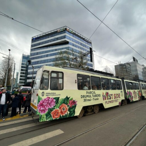 Primul tramvai inflorat circulă în București
