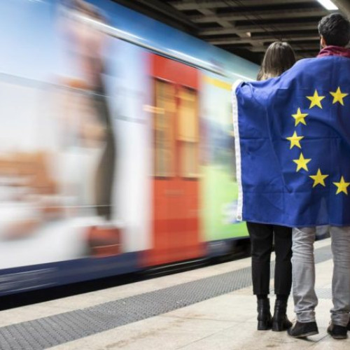 Tineri din România pot călători gratuit în Europa prin inițiativa DiscoverEU