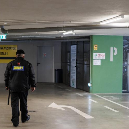 Autoritățile din Cluj-Napoca angajează paznici pentru parcările publice