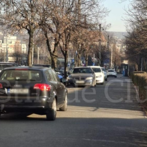 Locuitorii de pe Aleea Putna se plâng de autoturisme abandonate