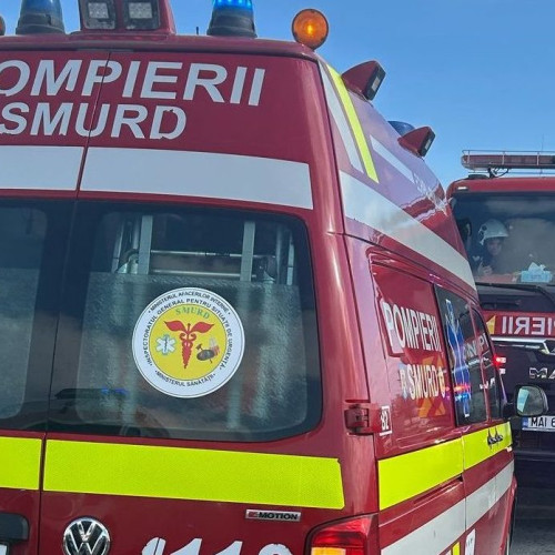 Accident rutier în care sunt implicate două autoturisme, trei victime