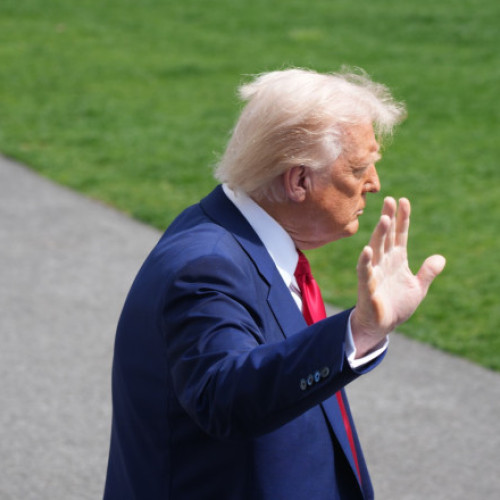 Donald Trump ignoră reacțiile piețelor după anunțarea tarifelor comerciale