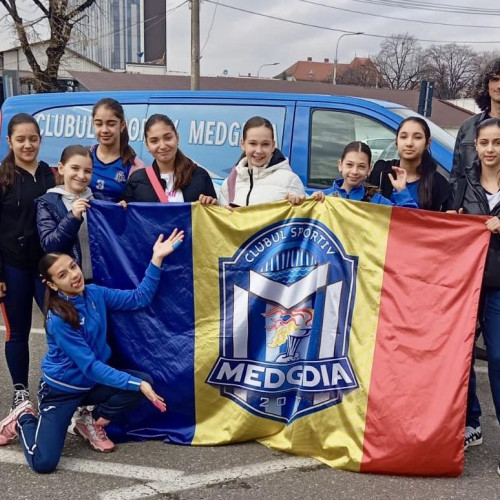 Sportivele de la mini-volei participă la turneul semifinal la Sibiu