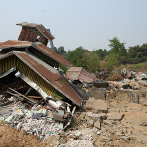 Ploile complică ajutoarele în Myanmar după cutremur