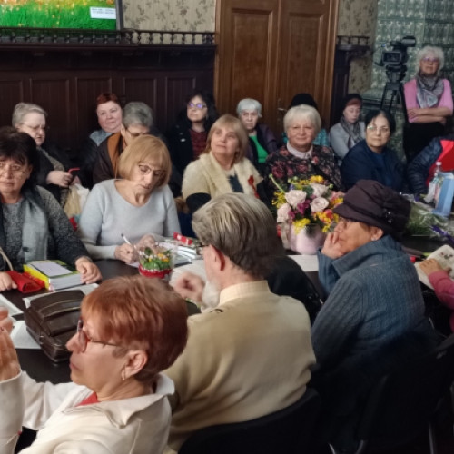 Lansarea cărții „Fetele de la Cuza” la Casa de Ajutor Reciproc a Pensionarilor