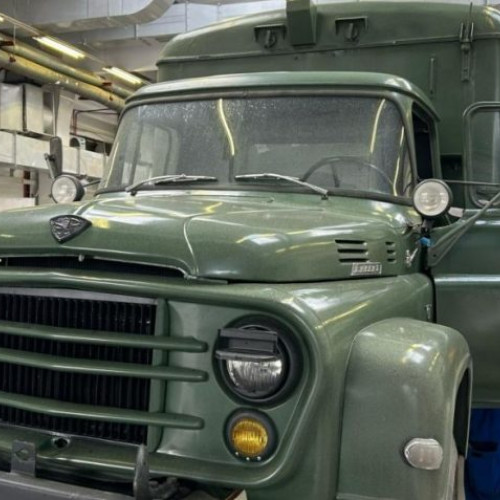 Un camion militar de 51 de ani, restaurat, a fost verificat la RAR București