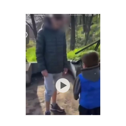 Agresiune gravă în Stei: Un tânăr de 17 ani reținut pentru violențe asupra unui minor