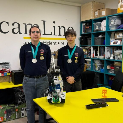 Elevii de la Liceul de Informatica "Grigore Moisil" din Iasi premiati pentru inovatia Pickabot