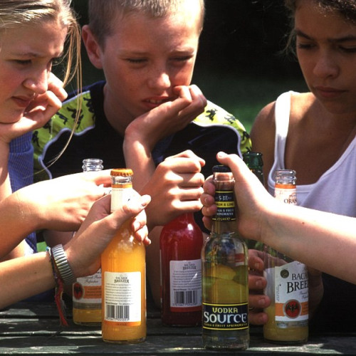 Alcoolul în rândul tinerilor – o problema de sănătate publică