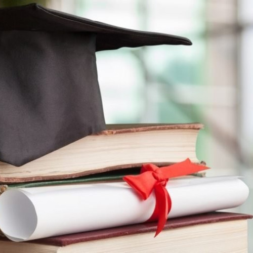 Doctoratele în România: între credibilitate și controverse