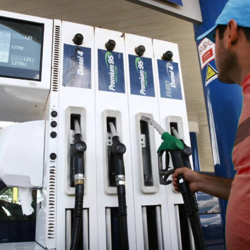 Prețul țițeiului scade, dar perspectiva nu este totuși optimistă pentru șoferii din România