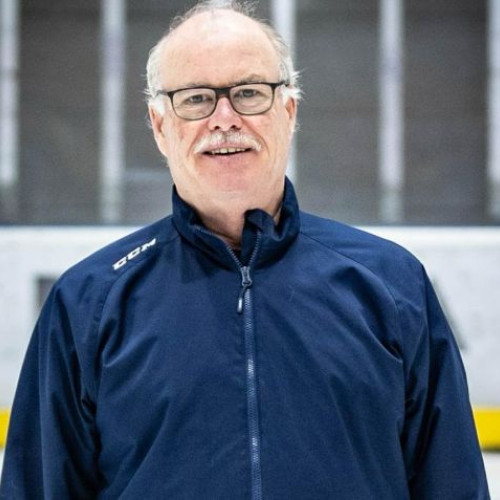 David MacQueen, antrenorul echipei de hochei Corona Brașov, se pregătește pentru o nouă provocare internațională